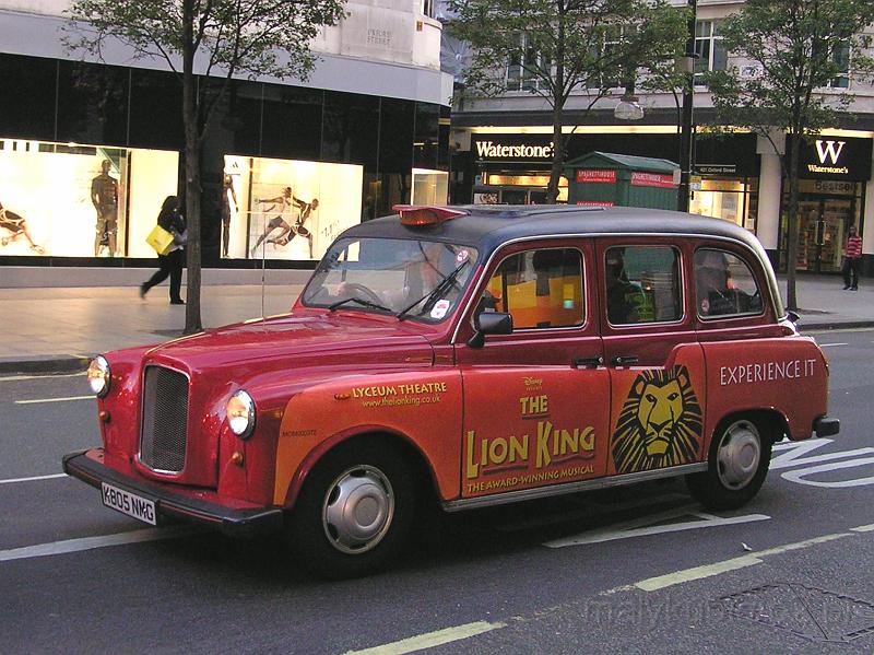 P7202052.JPG - londyńskie taksówki w ciekawych barwach